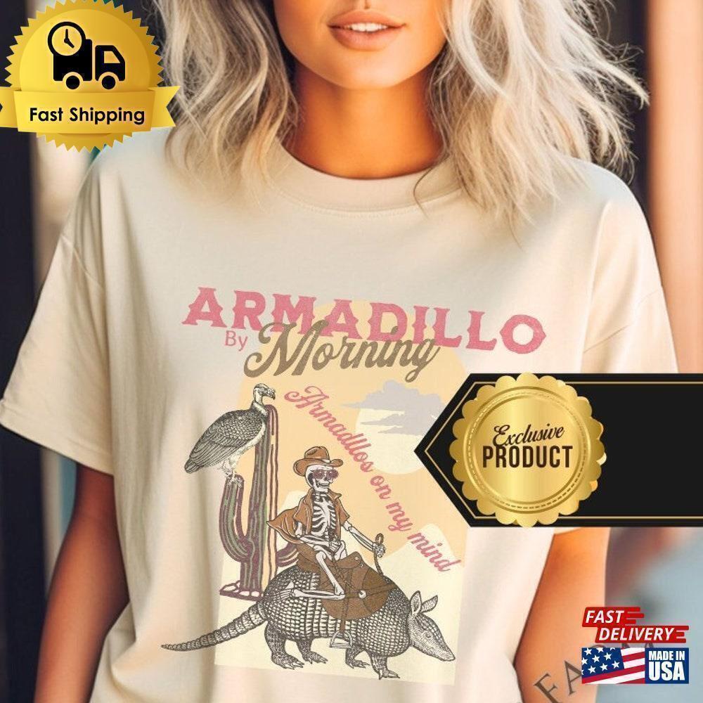 Armadillo Graphic 90S Country Music Western Retro T-Shirt
